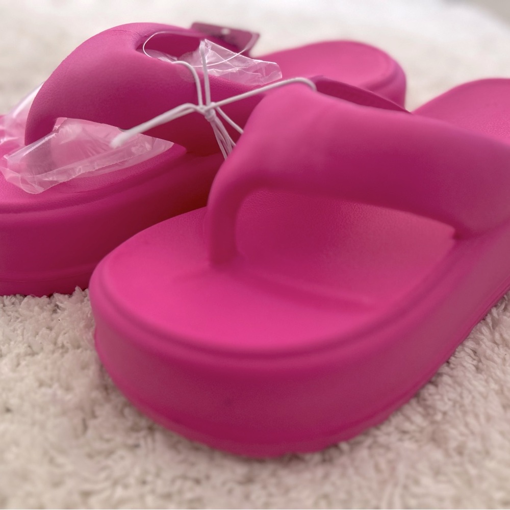 Platform summer sandals 2 1/2 inches tall